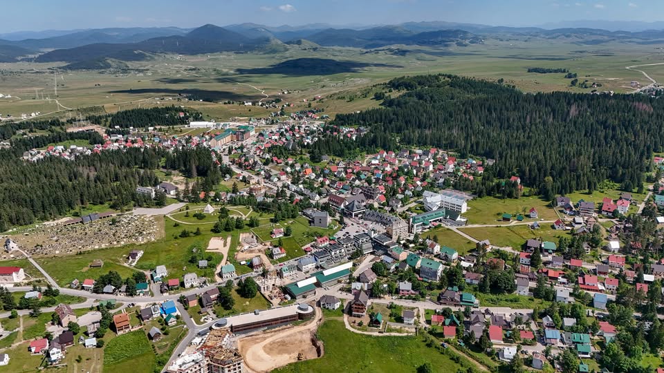 Prekinuta sjednica SO Žabljak: Incident u sali, optužbe za nedolično i nasilno ponašanje opozicije