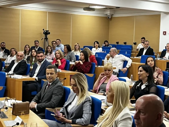 Srđan Perić izabran za predsjednika Skupštine Glavnog grada uz podršku DPS-a i DNP-a